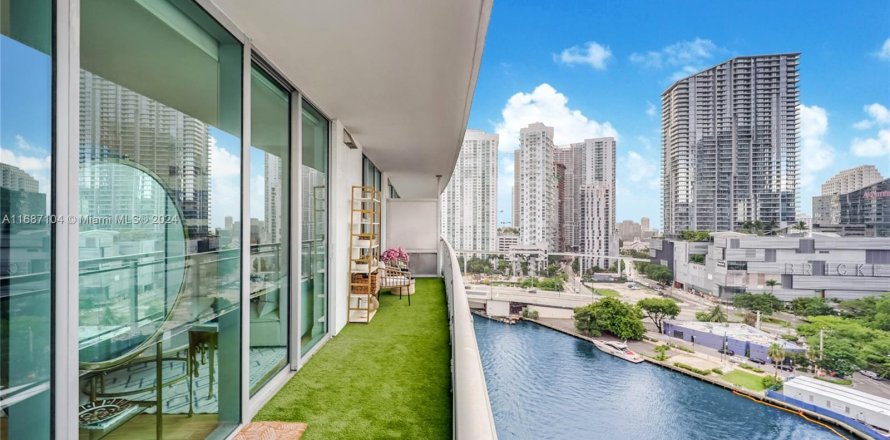 Condominio en Miami, Florida, 2 dormitorios  № 1428142