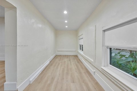 Casa en venta en Miami, Florida, 3 dormitorios, 165.46 m2 № 1311245 - foto 18