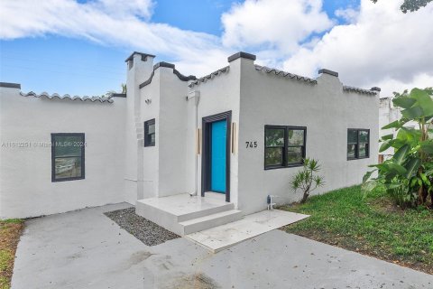 Casa en venta en Miami, Florida, 3 dormitorios, 165.46 m2 № 1311245 - foto 1