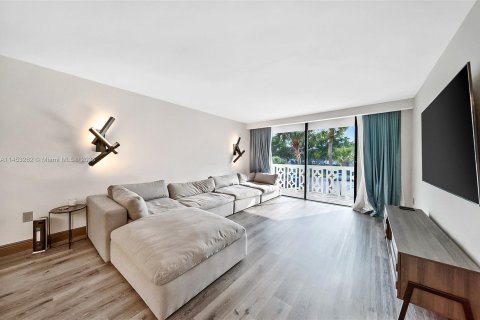 Condominio en venta en North Miami, Florida, 2 dormitorios, 101.82 m2 № 726205 - foto 4