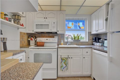 Condo in Sunrise, Florida, 1 bedroom  № 1185081 - photo 7