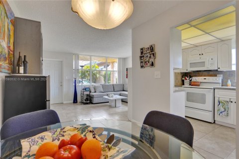 Condo in Sunrise, Florida, 1 bedroom  № 1185081 - photo 5