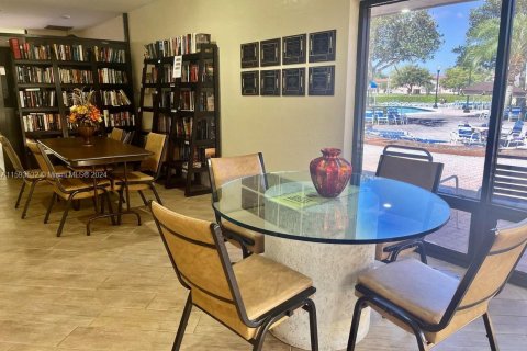 Condo in Sunrise, Florida, 1 bedroom  № 1185081 - photo 28