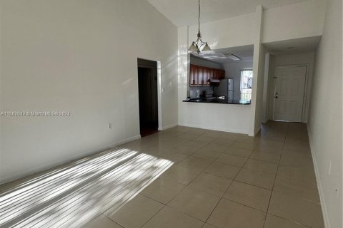Condominio en venta en Miramar, Florida, 2 dormitorios, 92.9 m2 № 1141489 - foto 1