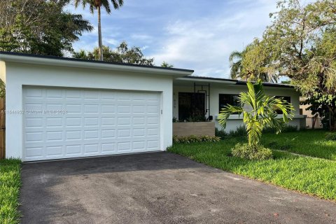 House in Miami, Florida 3 bedrooms, 152.36 sq.m. № 1328003 - photo 1