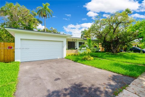 Villa ou maison à vendre à Miami, Floride: 3 chambres, 152.36 m2 № 1328003 - photo 2