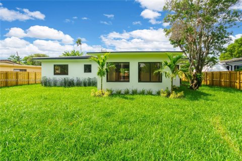 House in Miami, Florida 3 bedrooms, 152.36 sq.m. № 1328003 - photo 4