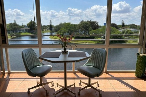 Condo in Deerfield Beach, Florida, 1 bedroom  № 938903 - photo 16