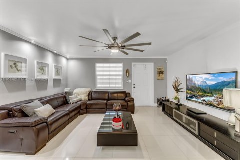 Adosado en venta en Hollywood, Florida, 2 dormitorios, 131.92 m2 № 1369028 - foto 6