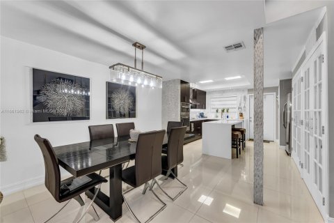 Touwnhouse à vendre à Hollywood, Floride: 2 chambres, 131.92 m2 № 1369028 - photo 5