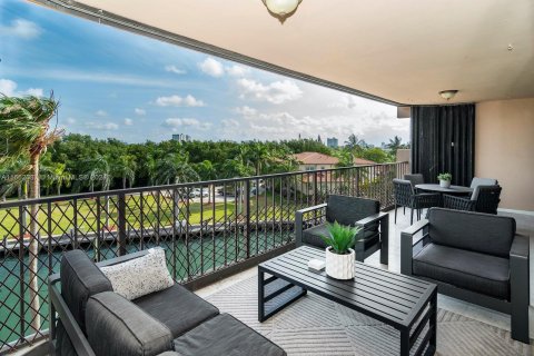 Condo in Miami, Florida, 3 bedrooms  № 1369030 - photo 2