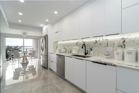 Condominio en venta en Miami, Florida, 3 dormitorios, 215.53 m2 № 1369030 - foto 14