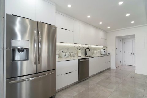 Copropriété à vendre à Miami, Floride: 3 chambres, 215.53 m2 № 1369030 - photo 12