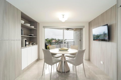 Condominio en venta en Miami, Florida, 3 dormitorios, 215.53 m2 № 1369030 - foto 15