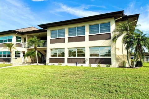 Condo in New Port Richey, Florida, 2 bedrooms  № 1437361 - photo 4