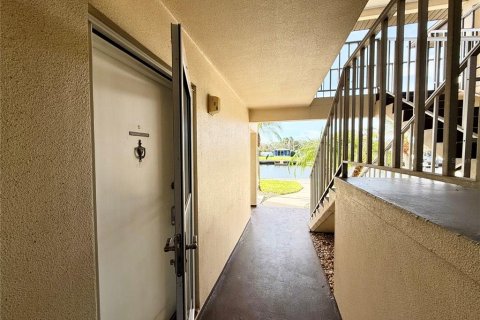 Condo in New Port Richey, Florida, 2 bedrooms  № 1437361 - photo 11