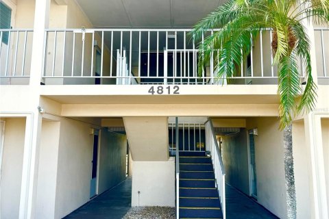 Condo in New Port Richey, Florida, 2 bedrooms  № 1437361 - photo 9