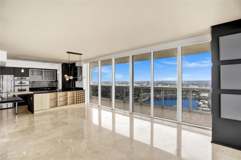 Condo in Hallandale Beach, Florida, 2 bedrooms  № 1408322 - photo 16