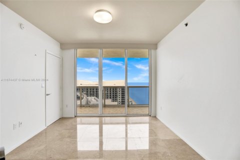 Condo in Hallandale Beach, Florida, 2 bedrooms  № 1408322 - photo 20