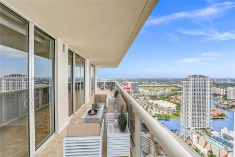 Condo in Hallandale Beach, Florida, 2 bedrooms  № 1408322 - photo 2