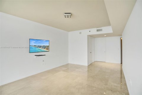 Condo in Hallandale Beach, Florida, 2 bedrooms  № 1408322 - photo 25