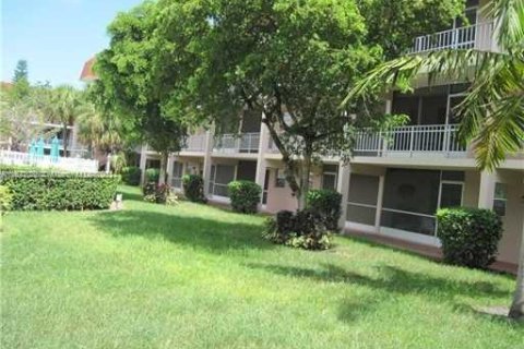 Condo in Hallandale Beach, Florida, 1 bedroom  № 1408326 - photo 10