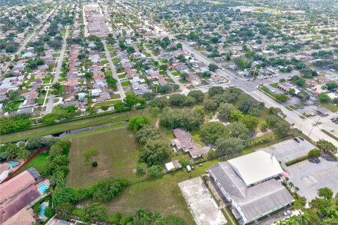 Terreno en venta en Pembroke Pines, Florida № 54987 - foto 8