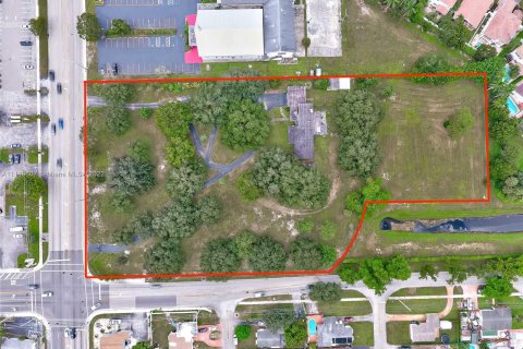 Купить земельный участок в Пемброк-Пайнс, Флорида № 54987 - фото 7