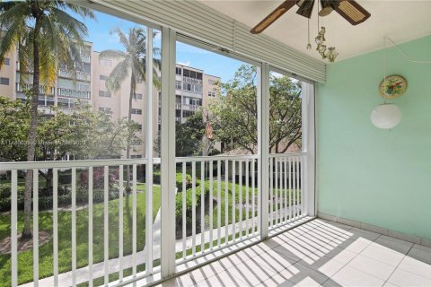Condominio en venta en Hallandale Beach, Florida, 1 dormitorio, 78.69 m2 № 980788 - foto 18