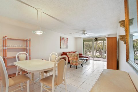 Copropriété à vendre à Hallandale Beach, Floride: 1 chambre, 78.69 m2 № 980788 - photo 5