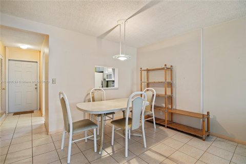 Condominio en venta en Hallandale Beach, Florida, 1 dormitorio, 78.69 m2 № 980788 - foto 6