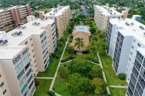 Condominio en venta en Hallandale Beach, Florida, 1 dormitorio, 78.69 m2 № 980788 - foto 23