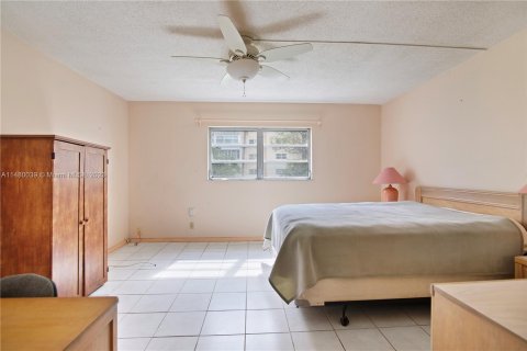 Condominio en venta en Hallandale Beach, Florida, 1 dormitorio, 78.69 m2 № 980788 - foto 13