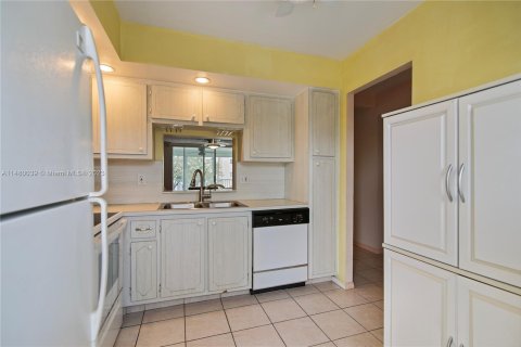 Condominio en venta en Hallandale Beach, Florida, 1 dormitorio, 78.69 m2 № 980788 - foto 9