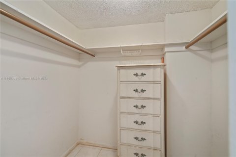 Copropriété à vendre à Hallandale Beach, Floride: 1 chambre, 78.69 m2 № 980788 - photo 15