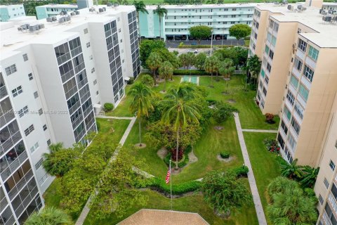 Condominio en venta en Hallandale Beach, Florida, 1 dormitorio, 78.69 m2 № 980788 - foto 24
