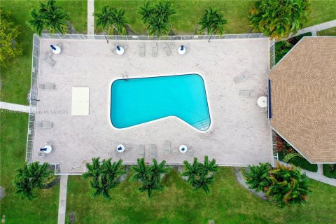 Condominio en venta en Hallandale Beach, Florida, 1 dormitorio, 78.69 m2 № 980788 - foto 27