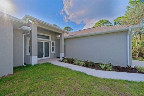 House in North Port, Florida 3 bedrooms, 139.26 sq.m. № 855166 - photo 2