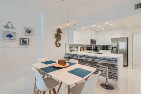 Copropriété à louer à Hollywood, Floride: 2 chambres, 54.81 m2 № 1369237 - photo 5