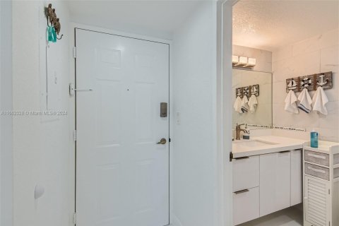 Copropriété à louer à Hollywood, Floride: 2 chambres, 54.81 m2 № 1369237 - photo 9