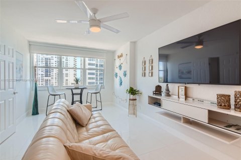 Copropriété à louer à Hollywood, Floride: 2 chambres, 54.81 m2 № 1369237 - photo 4