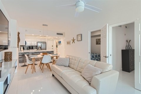 Copropriété à louer à Hollywood, Floride: 2 chambres, 54.81 m2 № 1369237 - photo 3