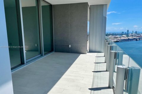 Condominio en alquiler en Miami, Florida, 3 dormitorios, 285.95 m2 № 1364279 - foto 9