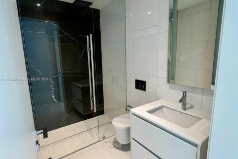 Condominio en alquiler en Miami, Florida, 3 dormitorios, 285.95 m2 № 1364279 - foto 17