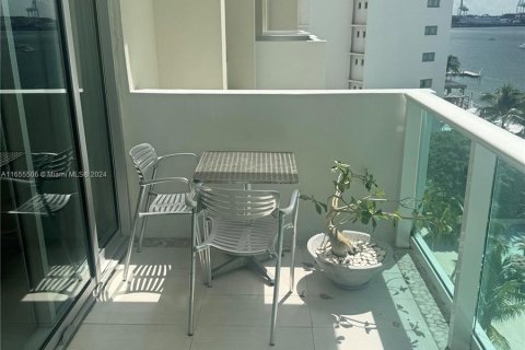 Condo in Miami Beach, Florida, 1 bedroom  № 1364241 - photo 17