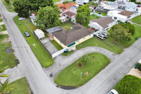 House in Miami, Florida 3 bedrooms, 134.99 sq.m. № 1369008 - photo 6