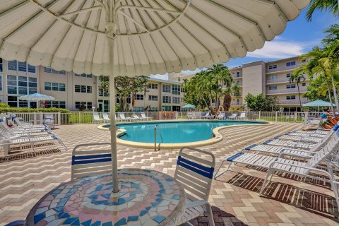 Condominio en venta en Lauderdale-by-the-Sea, Florida, 2 dormitorios, 79.9 m2 № 1133072 - foto 8