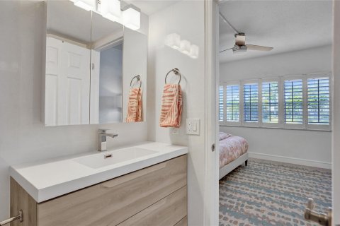Condominio en venta en Lauderdale-by-the-Sea, Florida, 2 dormitorios, 79.9 m2 № 1133072 - foto 23