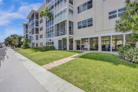 Condominio en venta en Lauderdale-by-the-Sea, Florida, 2 dormitorios, 79.9 m2 № 1133072 - foto 5