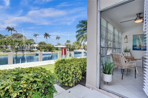 Condominio en venta en Lauderdale-by-the-Sea, Florida, 2 dormitorios, 79.9 m2 № 1133072 - foto 12